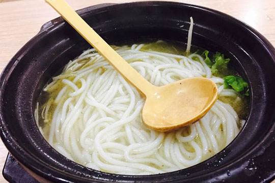 ���^�׾��C(j��)���ǰѴ��׵Ȳ��ϰ���һ���������M(j��n)ȥ